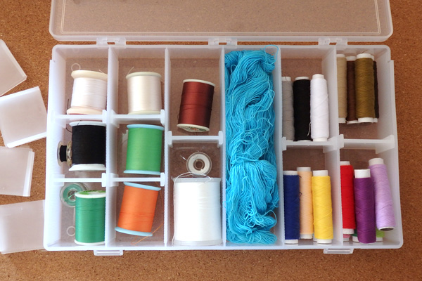 ミシン糸 ボビン 収納 100均 ダイソー セクションケース