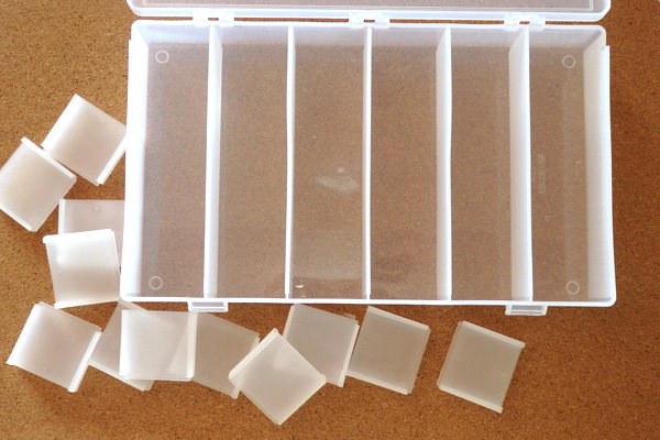 ミシン糸 ボビン 収納 100均 ダイソー セクションケース